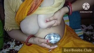 Horny telugu aunty fills the glass with her milk